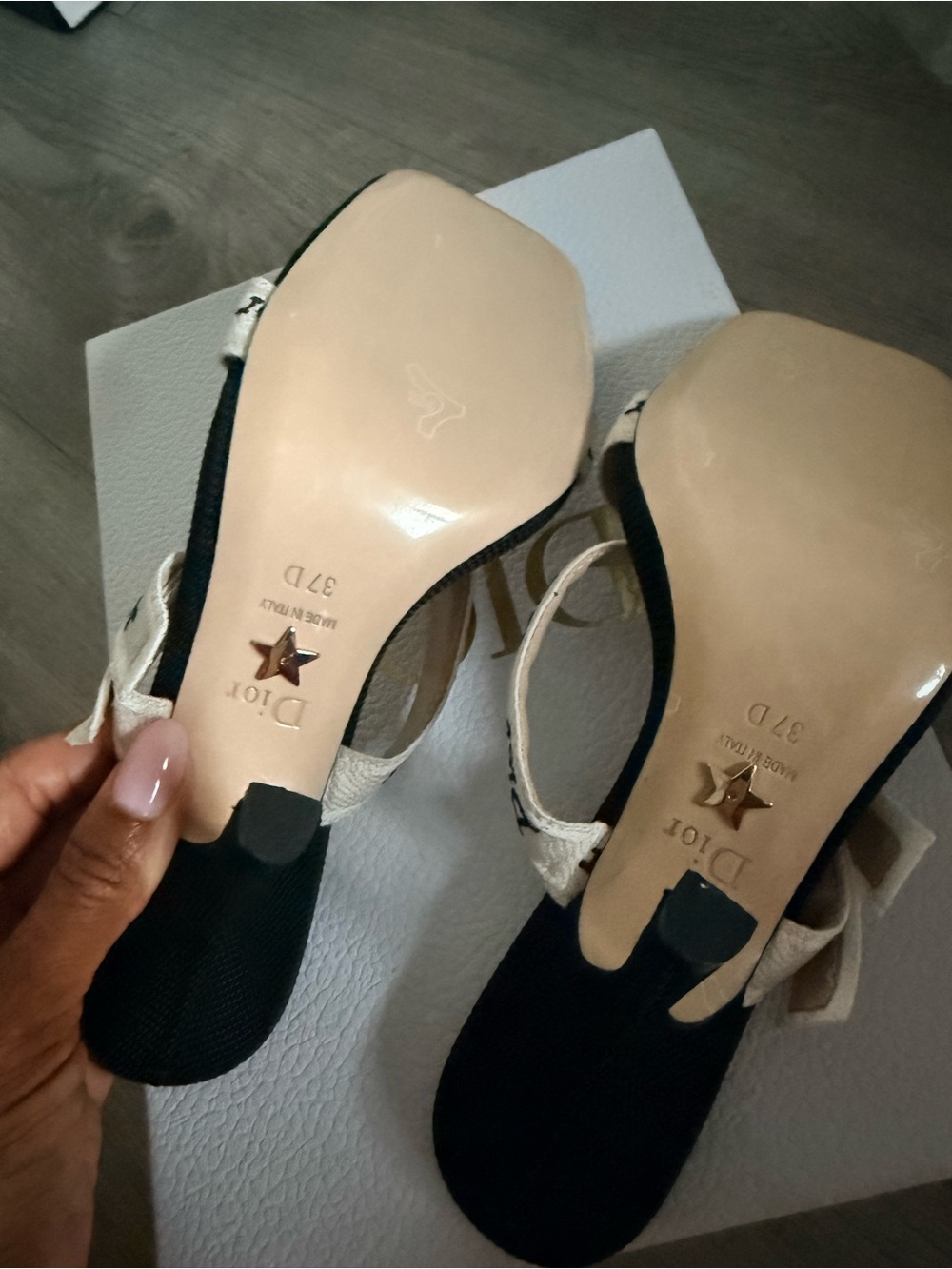 Dior Black and Cream Logo Bow Heel Slides - Picture 12 of 12